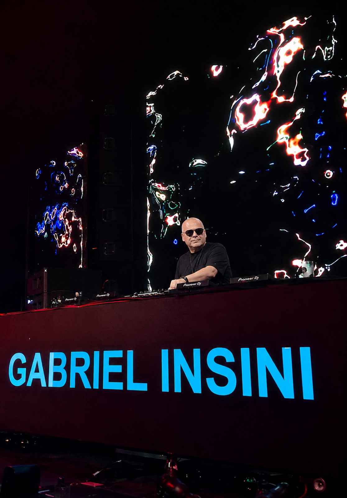 Gabriel Insini performing behind the decks